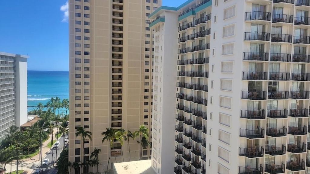 Waikiki Condo 2 Bedrooms 2 Bathrooms With 1 Free Parking Space Гонолулу Экстерьер фото