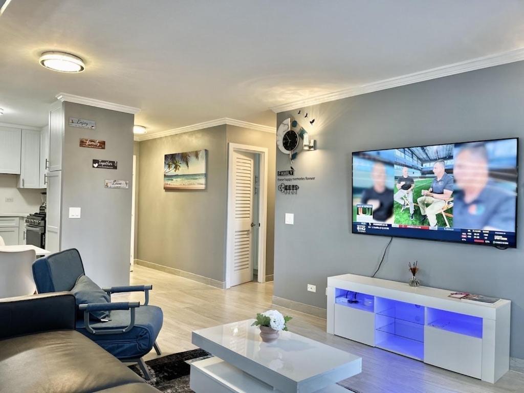 Waikiki Condo 2 Bedrooms 2 Bathrooms With 1 Free Parking Space Гонолулу Экстерьер фото