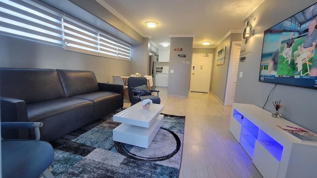 Waikiki Condo 2 Bedrooms 2 Bathrooms With 1 Free Parking Space Гонолулу Экстерьер фото