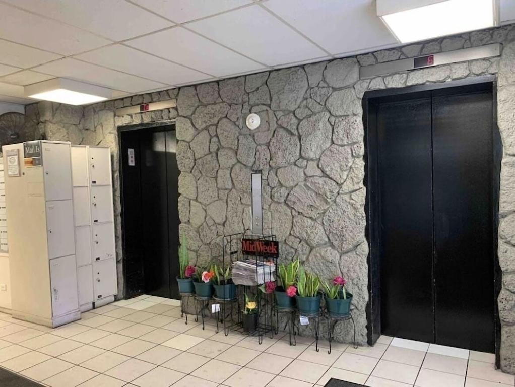 Waikiki Condo 2 Bedrooms 2 Bathrooms With 1 Free Parking Space Гонолулу Экстерьер фото